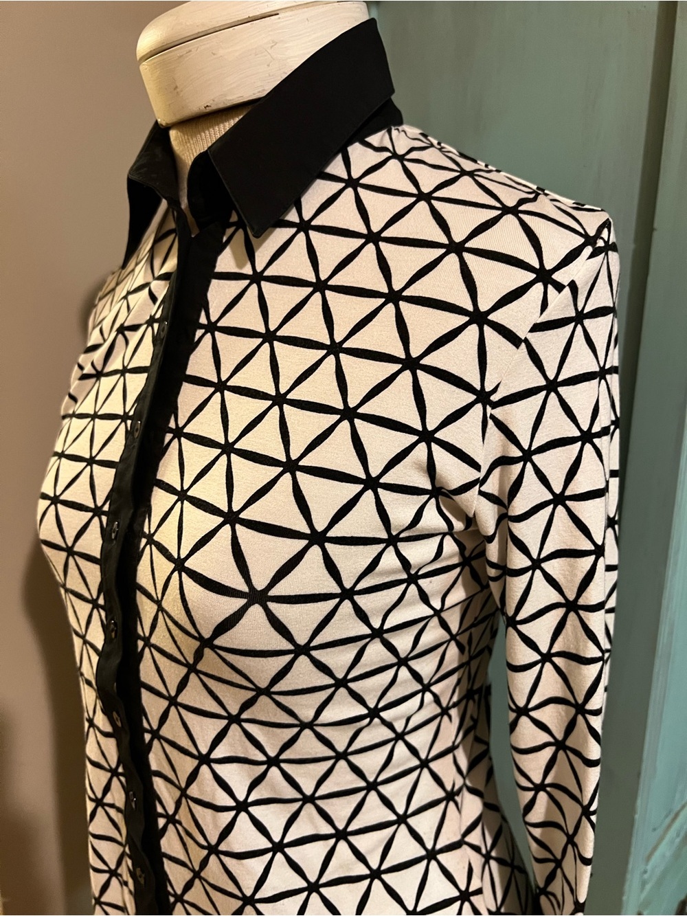 Anne Fontaine Sz 40 Shirt Geometric White W/ Contrast Crisp Cotton Black Collar - Picture 5 of 16